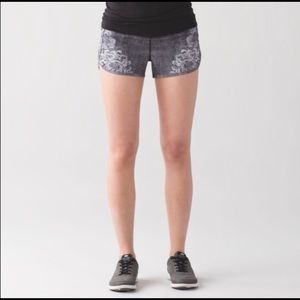 lululemon speed shorts!!! size 6